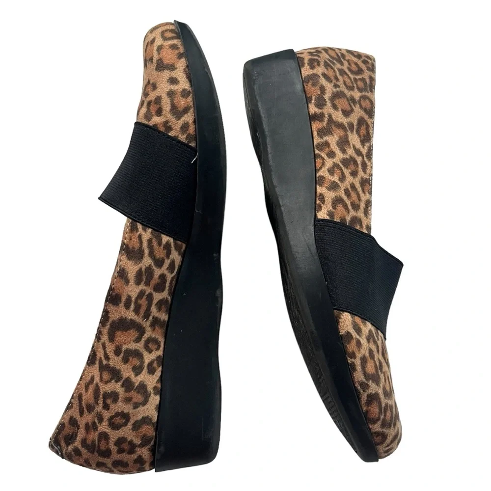 Mountain Sole Womens 9.5 Brown Leopard Print Headwind Slip On Wedge Mule Loafers